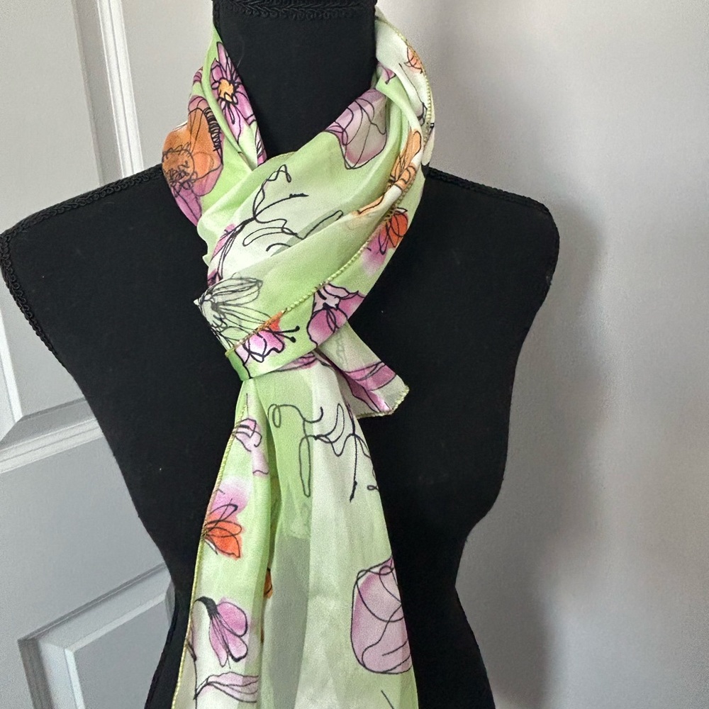 Spring hand-painted flower green scarf - Picture 5 of 6